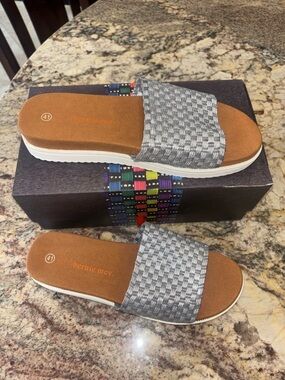 Bernie Mev “Capri” Slides NIB